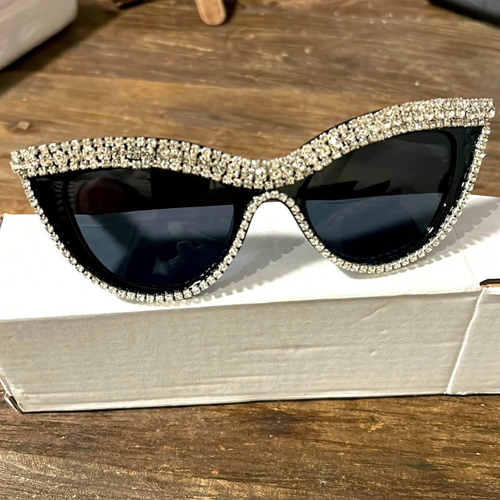 NWOT Sunglasses